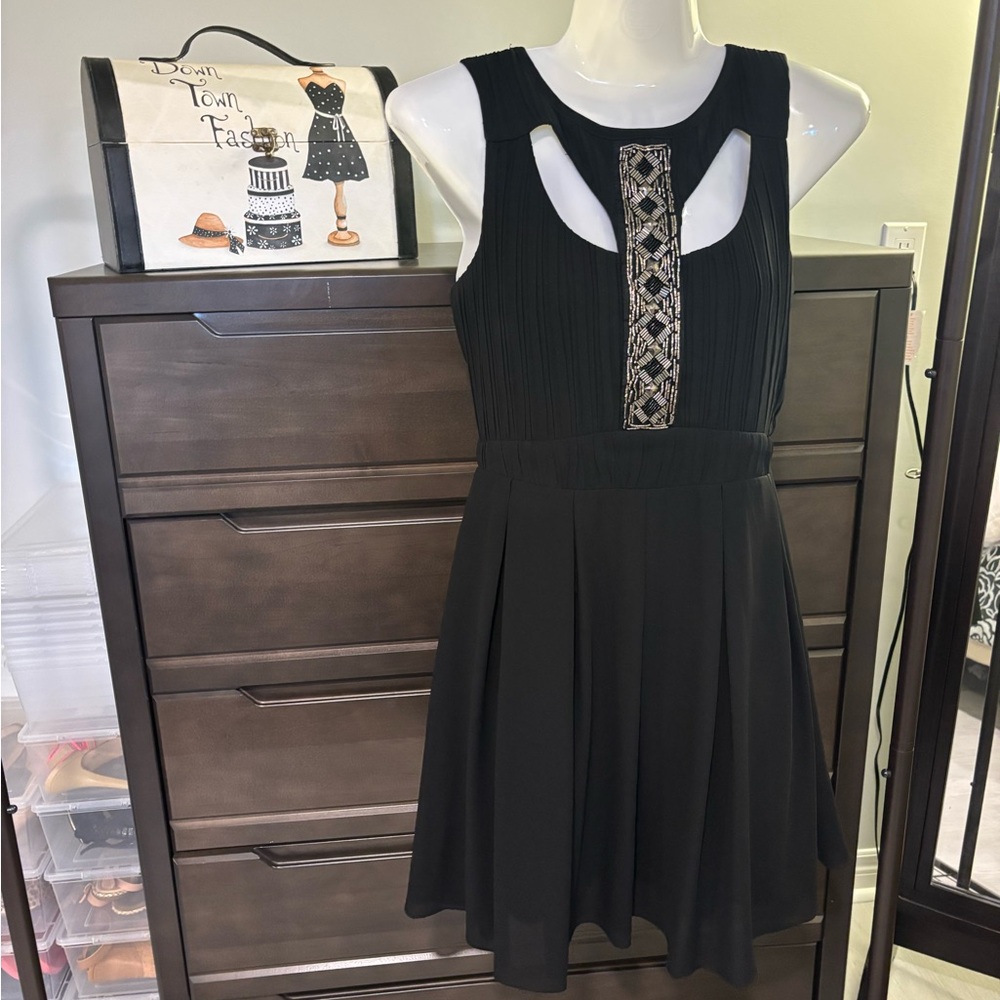 Elegant Black Sleeveless Dress